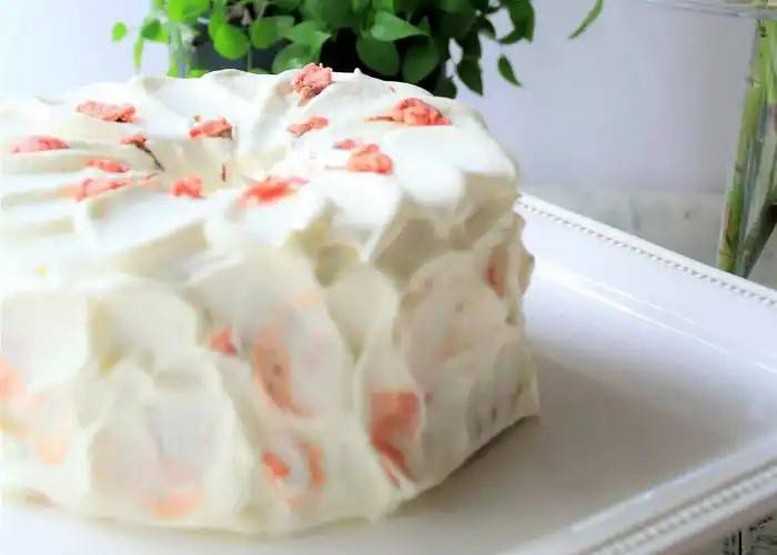 A fresh chiffon cake decorated with cherry blossoms.